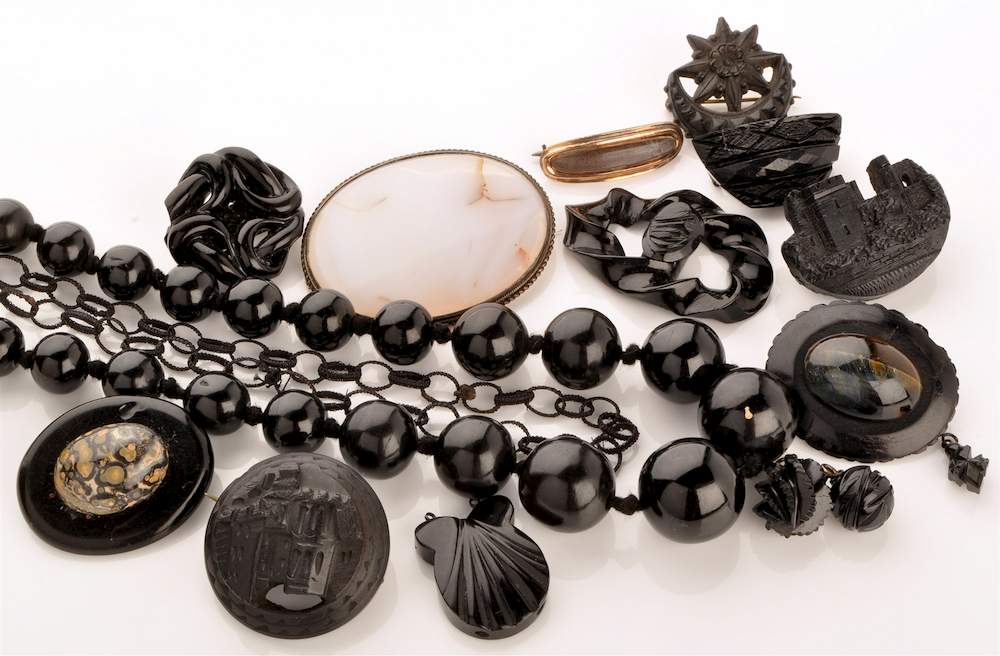 Vintage mourning deals jewelry